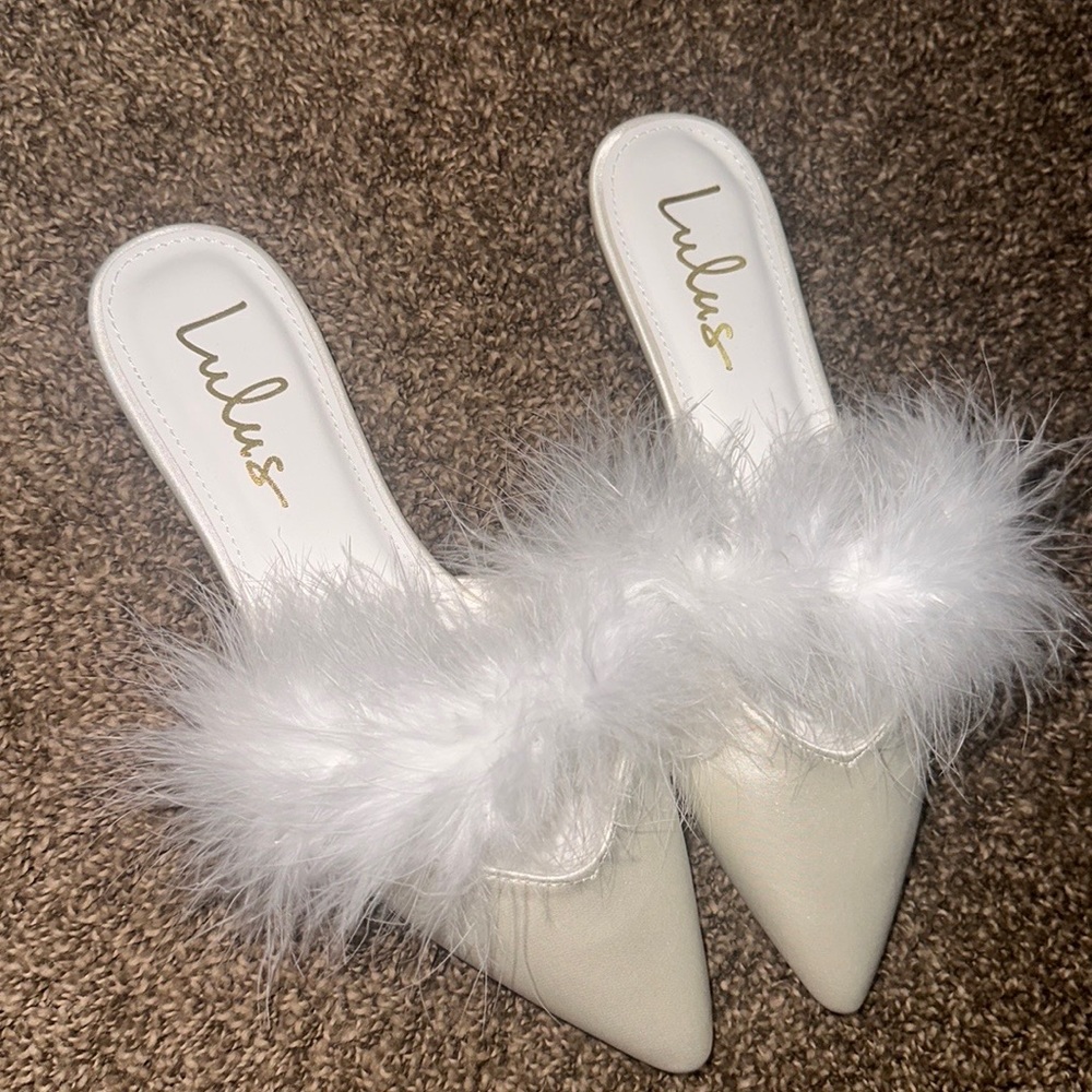 NWOB Lulu feather flats
